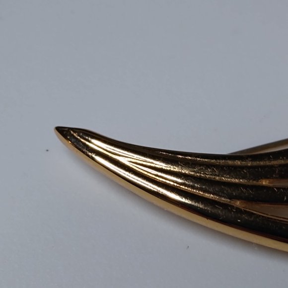 Vintage Monet Decorative Metal Brooch - Picture 7 of 15